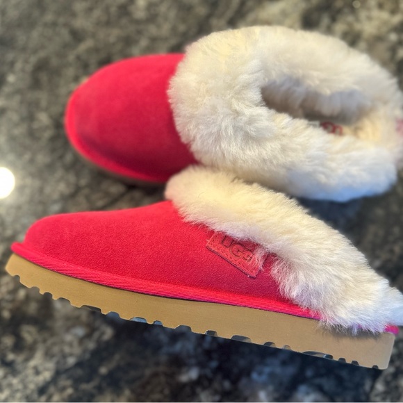 UGGs Slippers - Picture 1 of 7